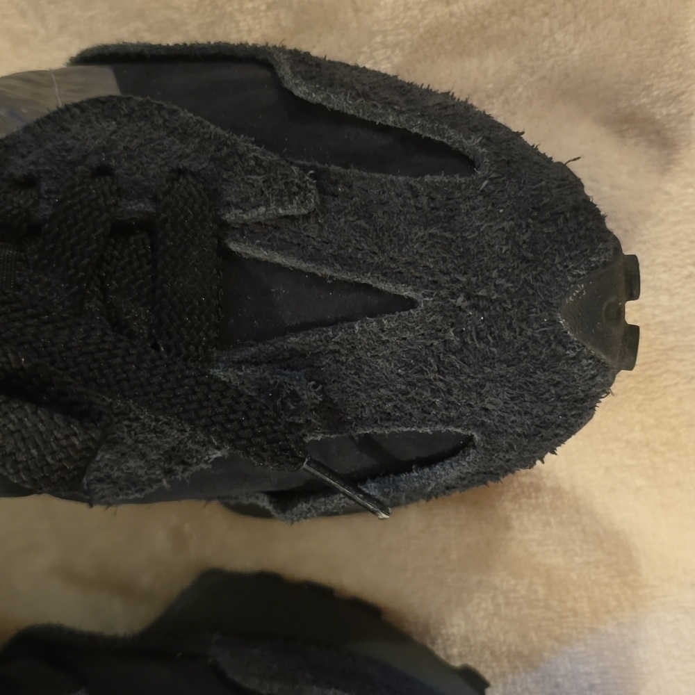 New Balance Black and Gray Women's Sneakers - Picture 6 of 9